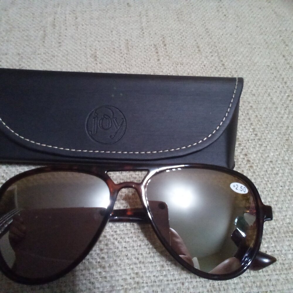 Sunglass readers